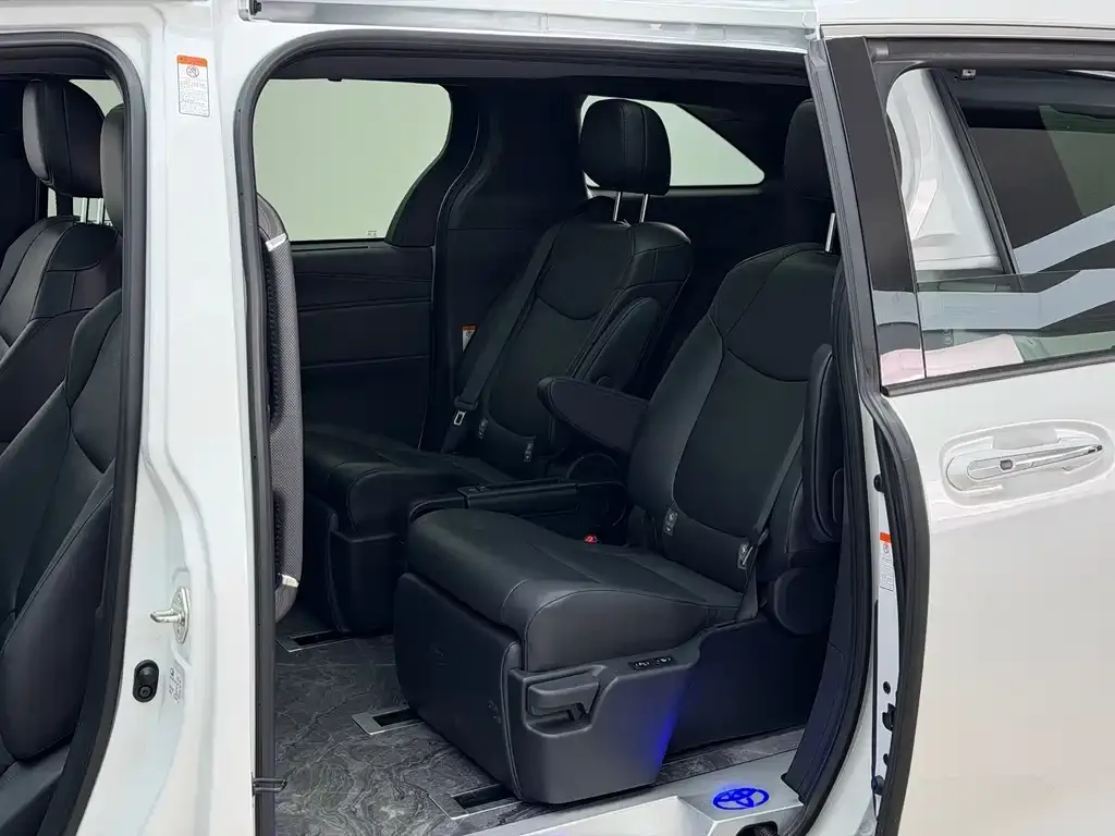 Toyota Granvia — фото 5