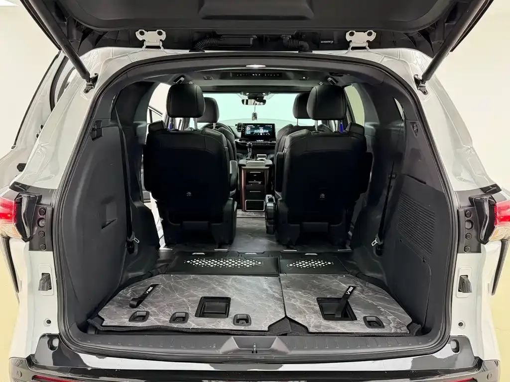 Toyota Granvia — фото 6