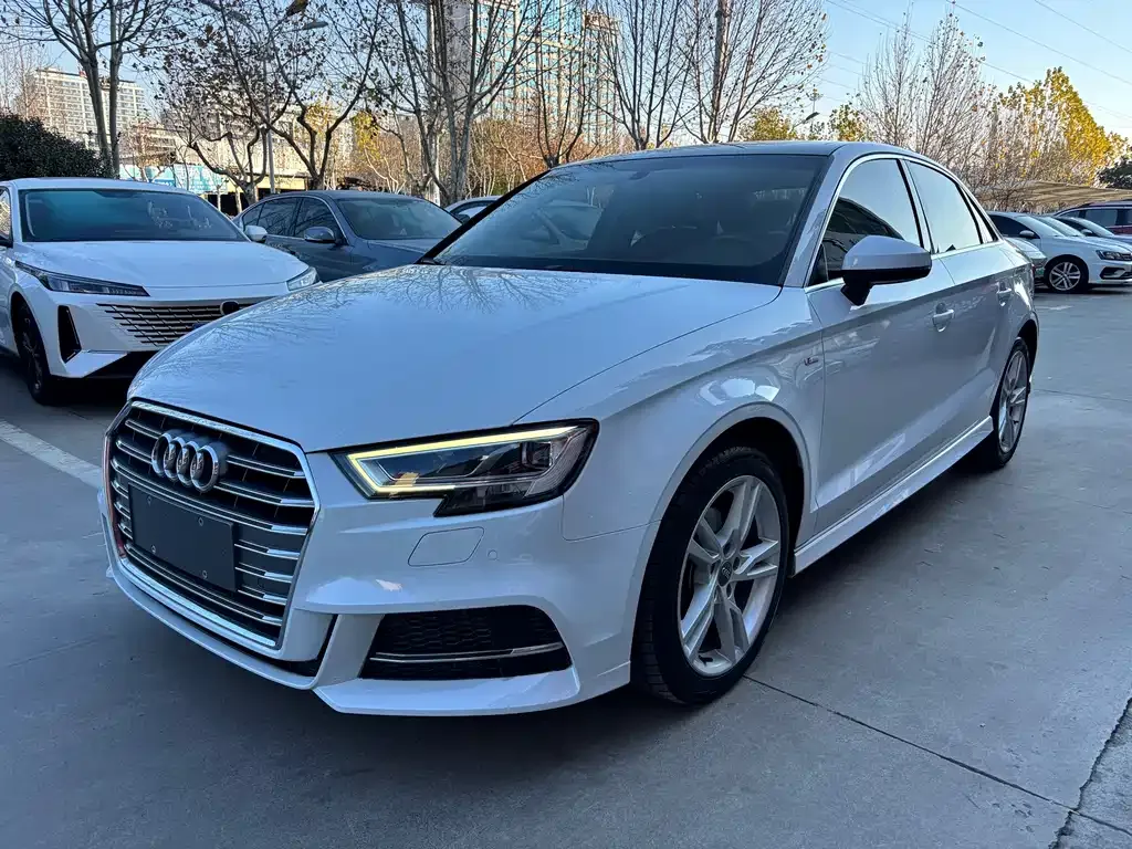 Audi A3 — фото 1