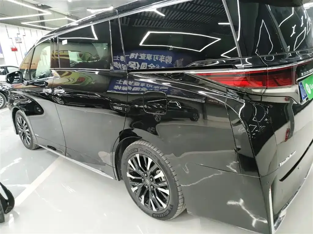 Toyota Vellfire — фото 6