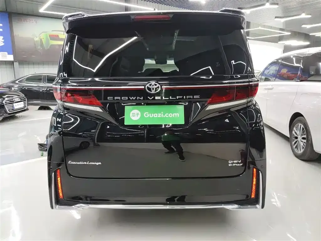 Toyota Vellfire — фото 2