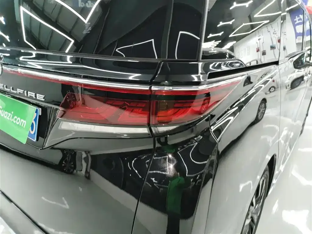 Toyota Vellfire — фото 8