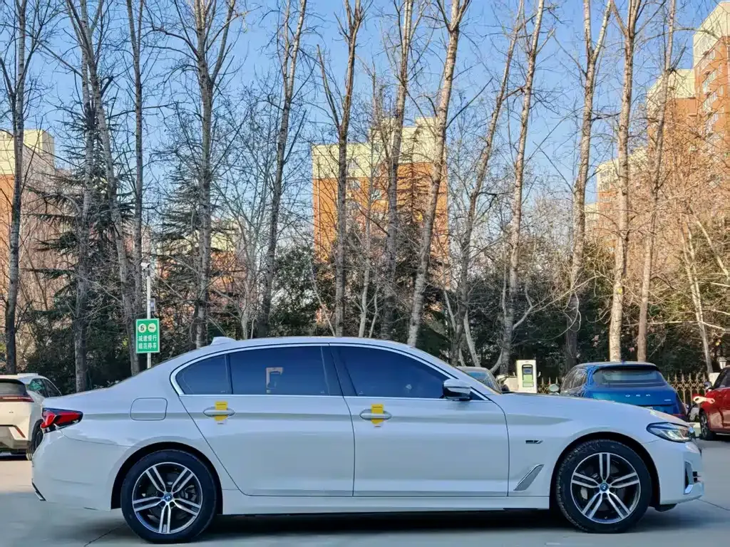 BMW 5 Series New Energy — фото 2