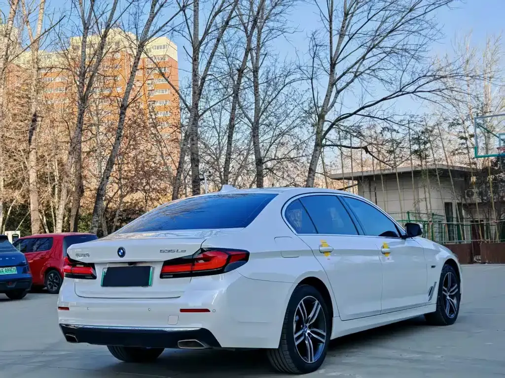 BMW 5 Series New Energy — фото 9