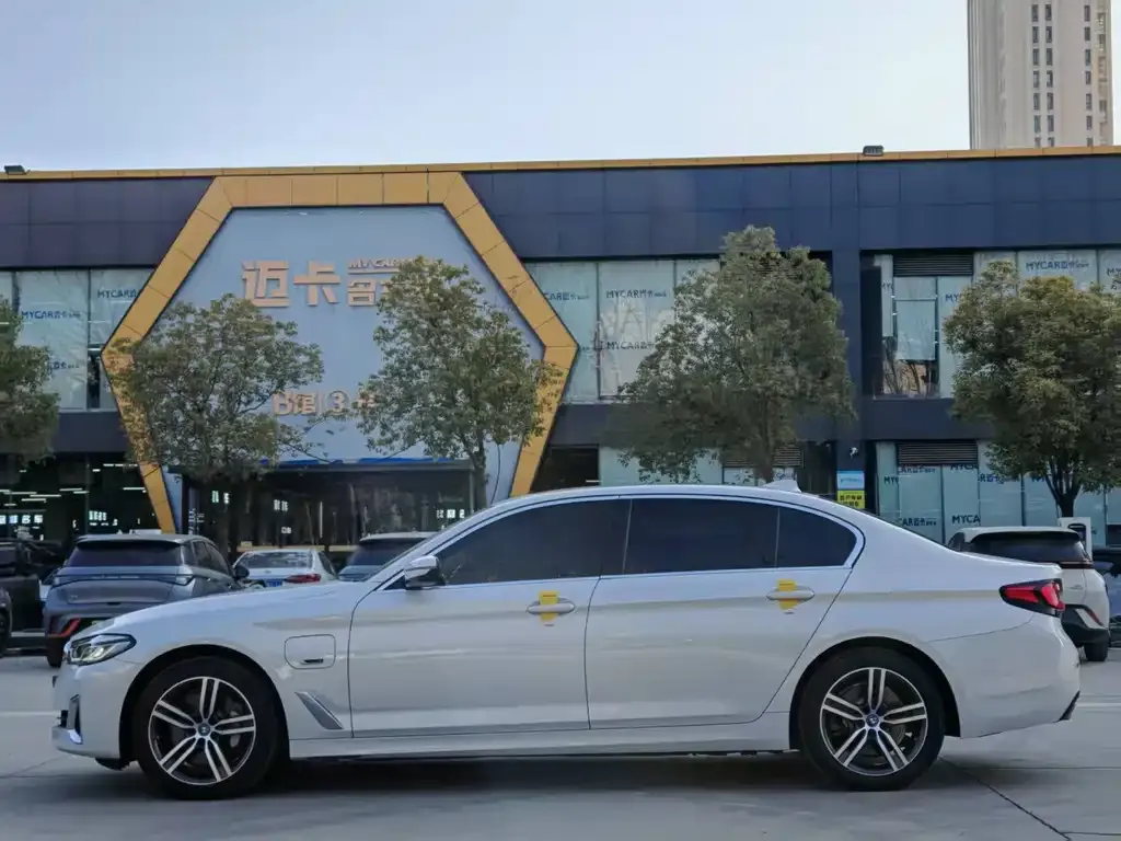 BMW 5 Series New Energy — фото 4