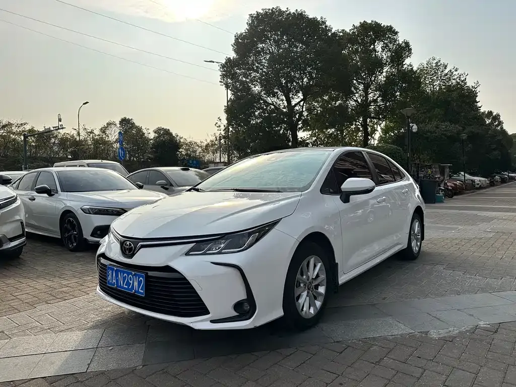 Toyota Corolla — фото 1