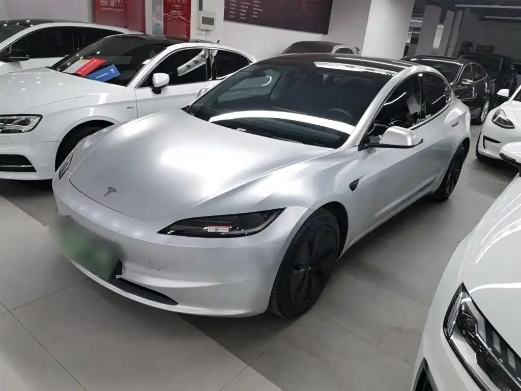 Tesla Model 3 — фото 1
