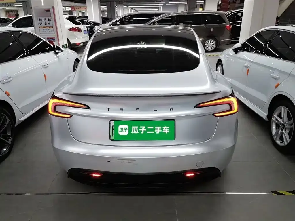Tesla Model 3 — фото 4