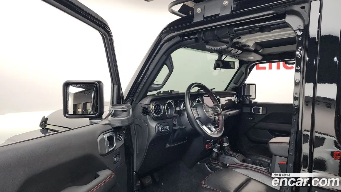 Jeep Wrangler — фото 10