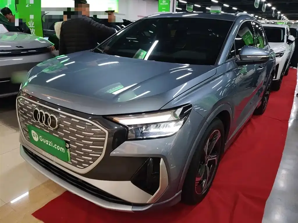 Audi Q4 e-tron — фото 1