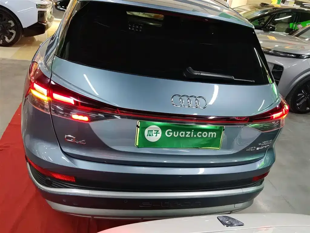 Audi Q4 e-tron — фото 6