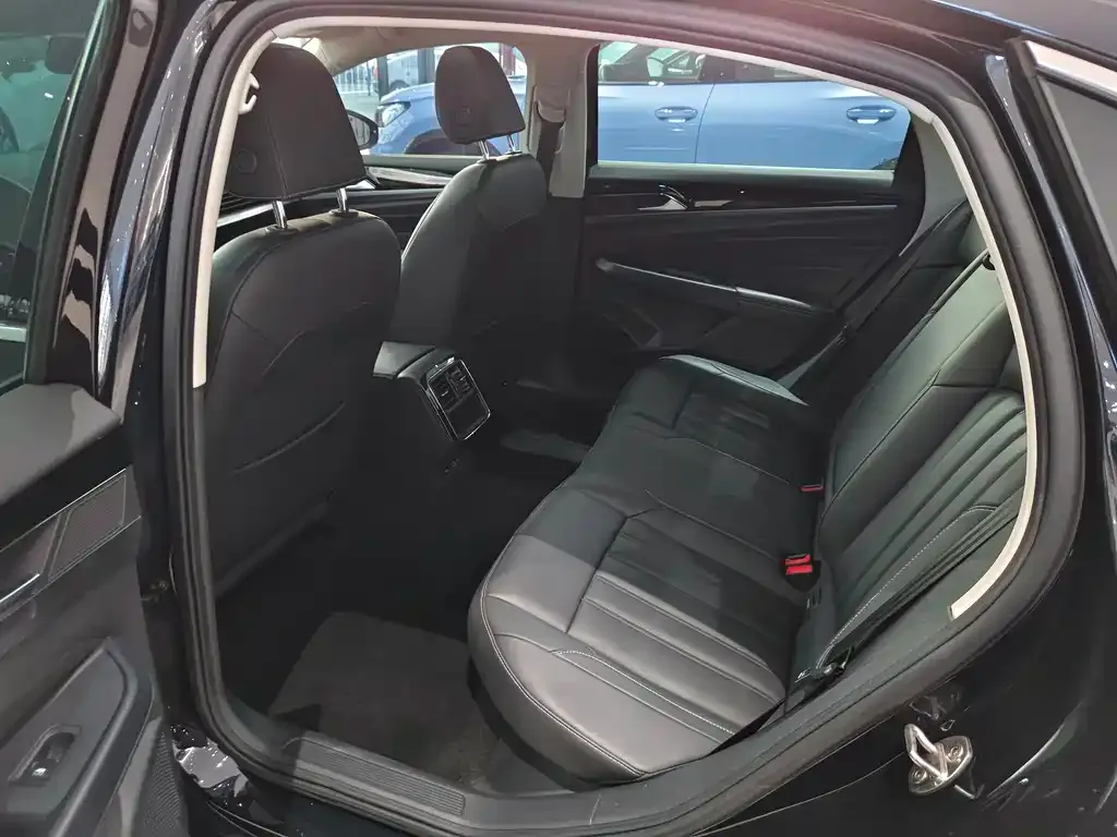 Volkswagen Passat — фото 7