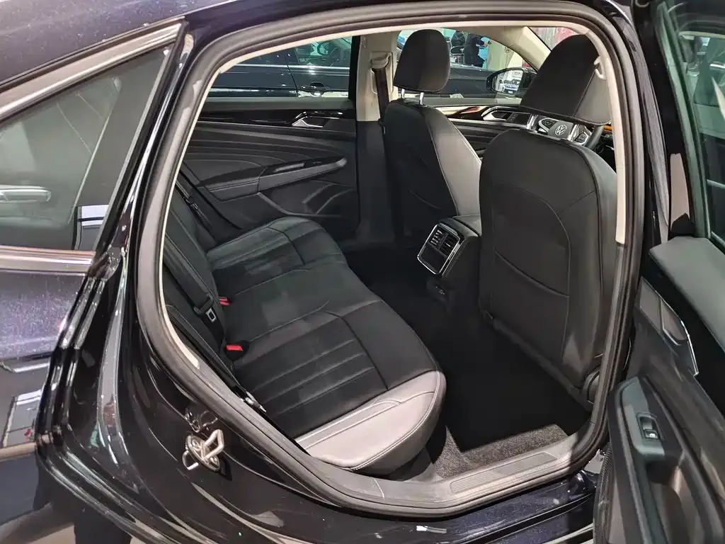 Volkswagen Passat — фото 8
