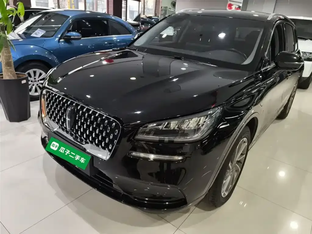 Lincoln Corsair Hybrid — фото 1
