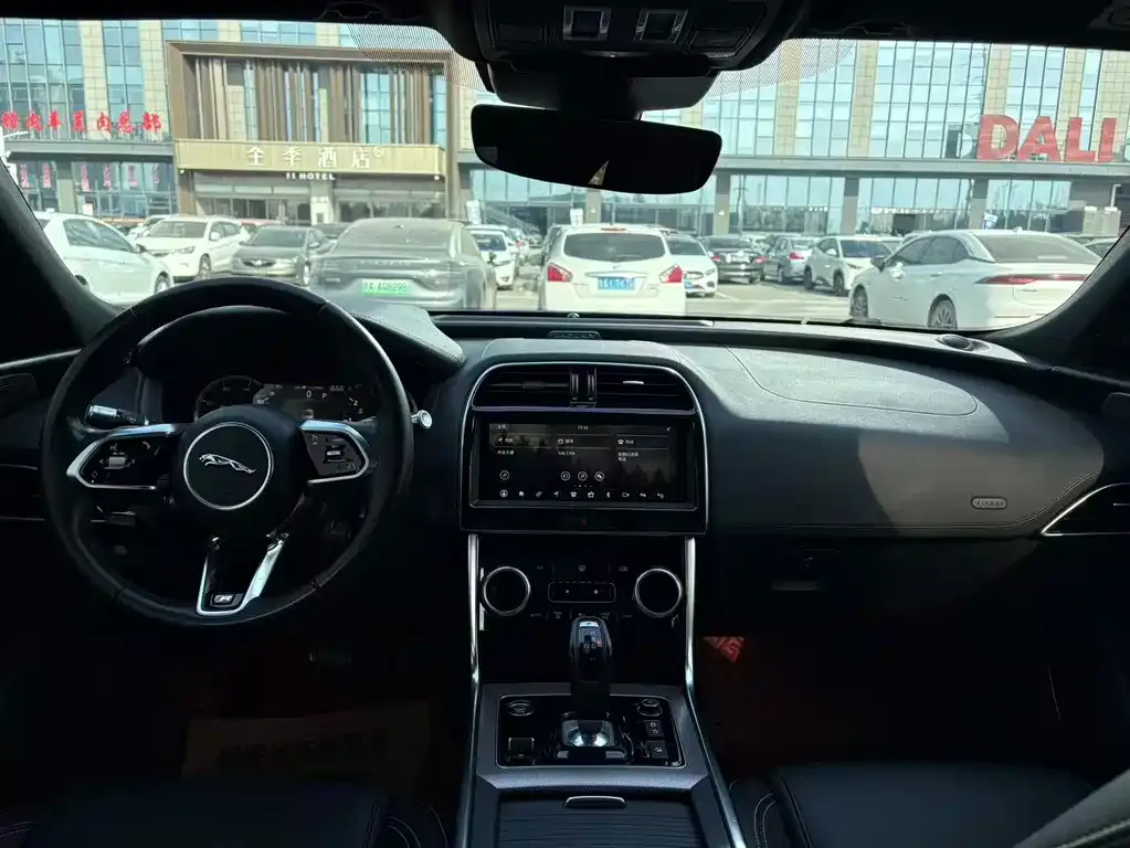 Jaguar XEL — фото 10