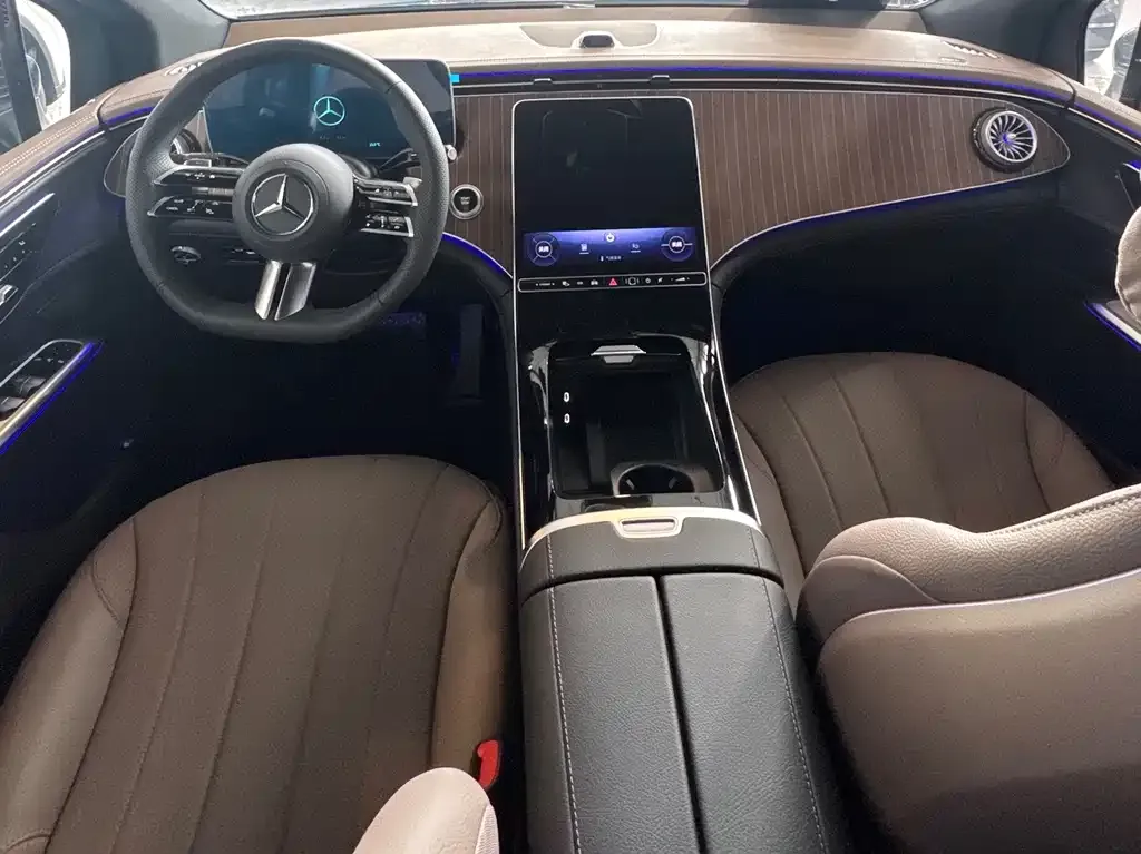 Mercedes-Benz EQE SUV — фото 6