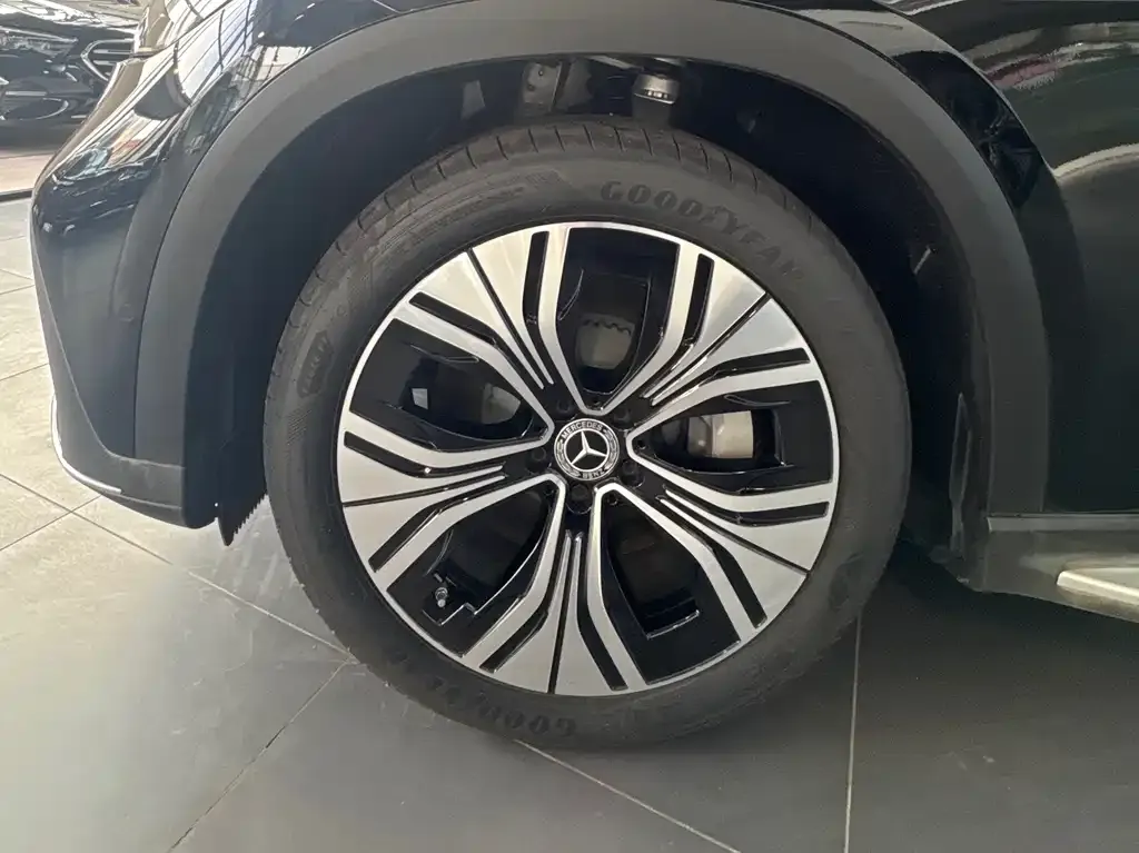 Mercedes-Benz EQE SUV — фото 2