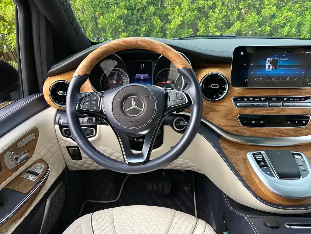 Mercedes-Benz V-Class — фото 10