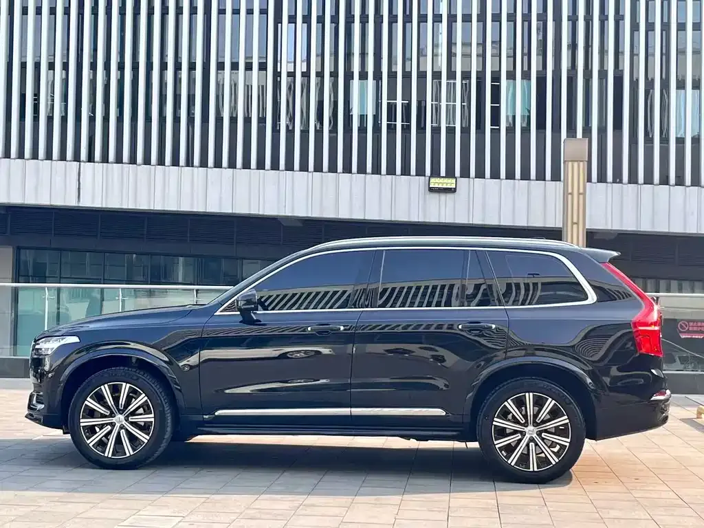 Volvo XC90 — фото 10
