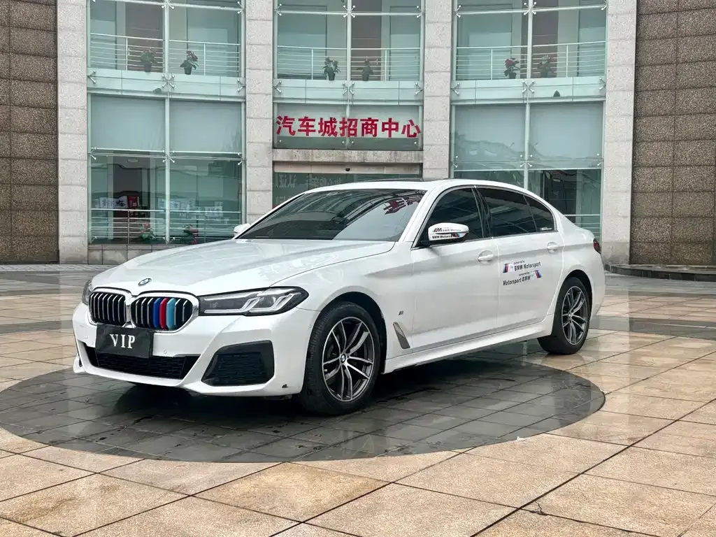 BMW 5 Series — фото 1