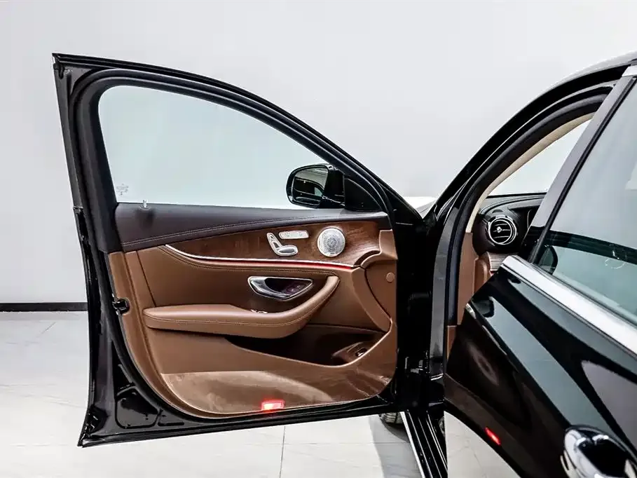 Mercedes-Benz E-Class — фото 10