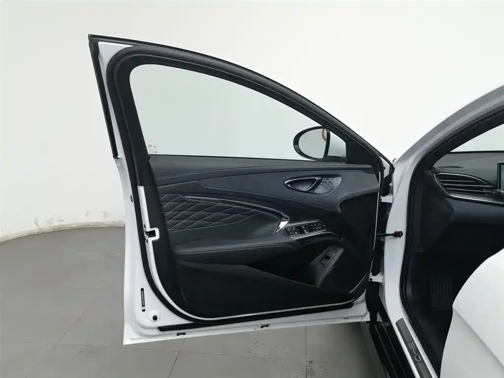 BYD Seal — фото 2