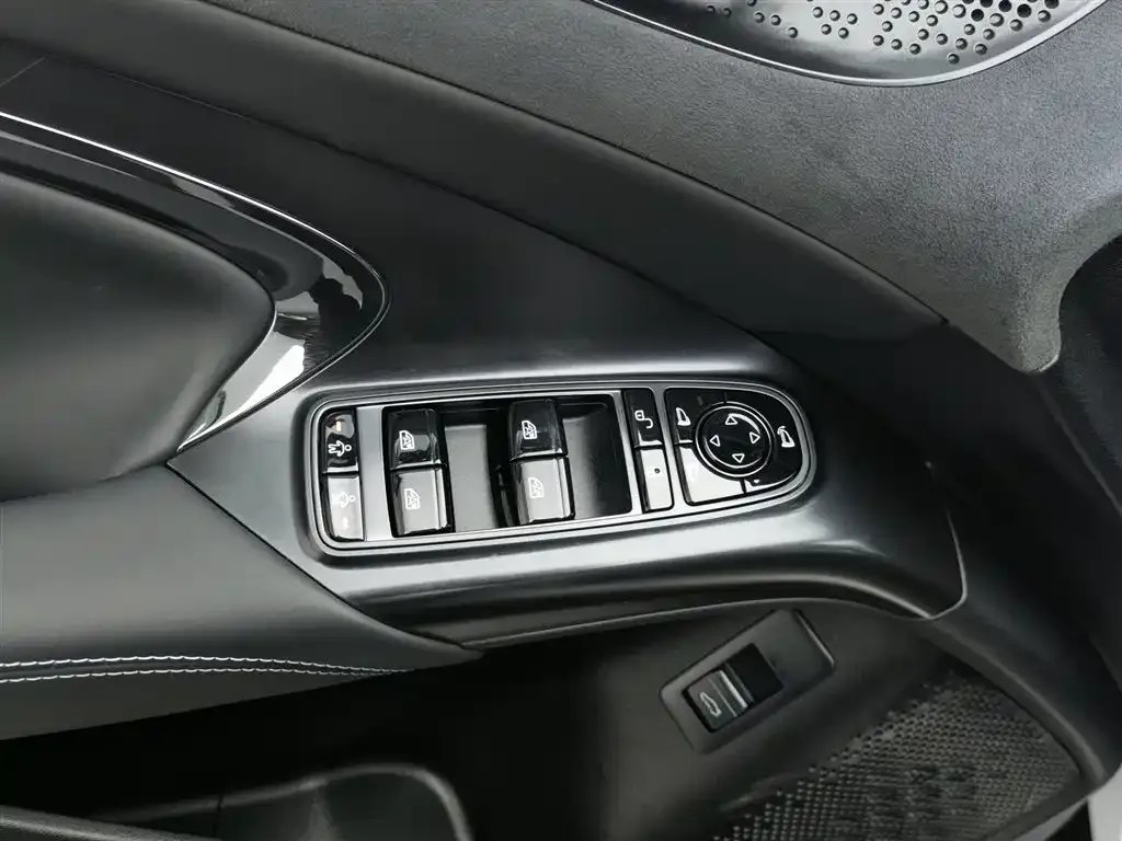 BYD Seal — фото 10