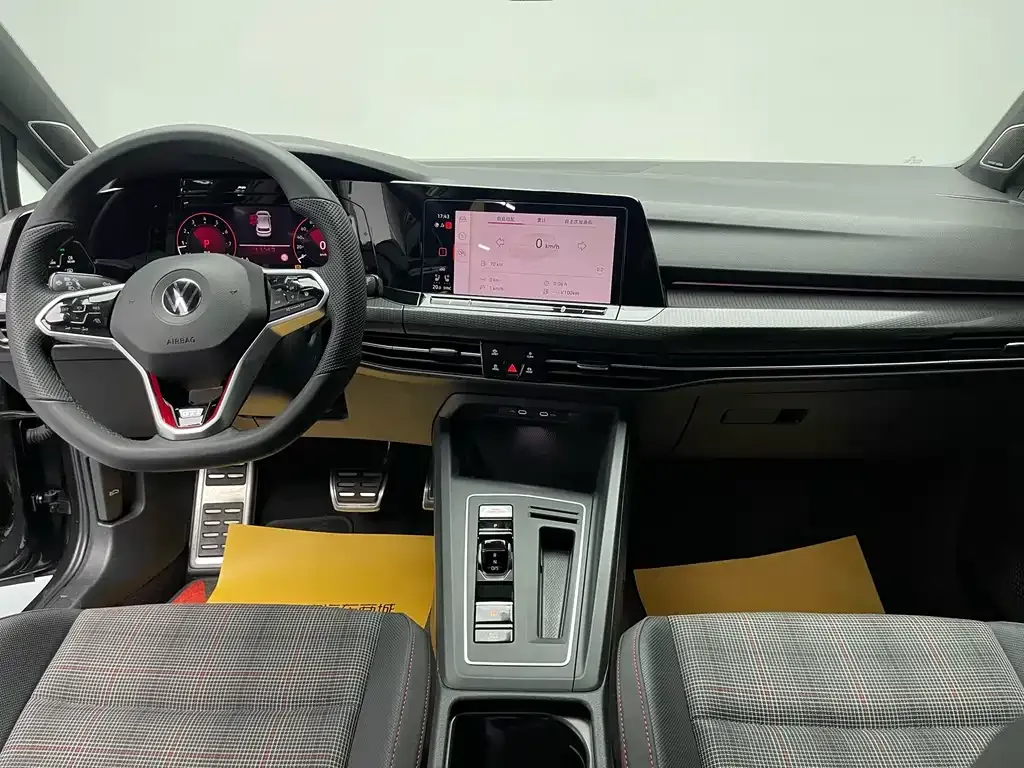 Volkswagen Golf GTI — фото 10