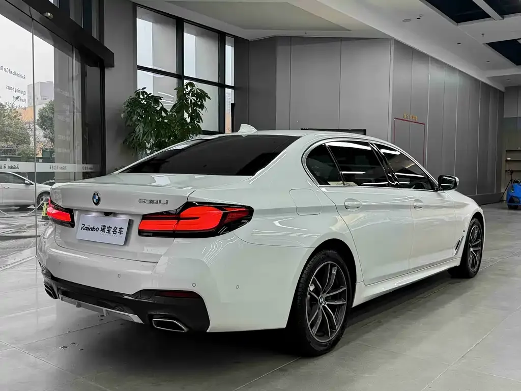BMW 5 Series — фото 5