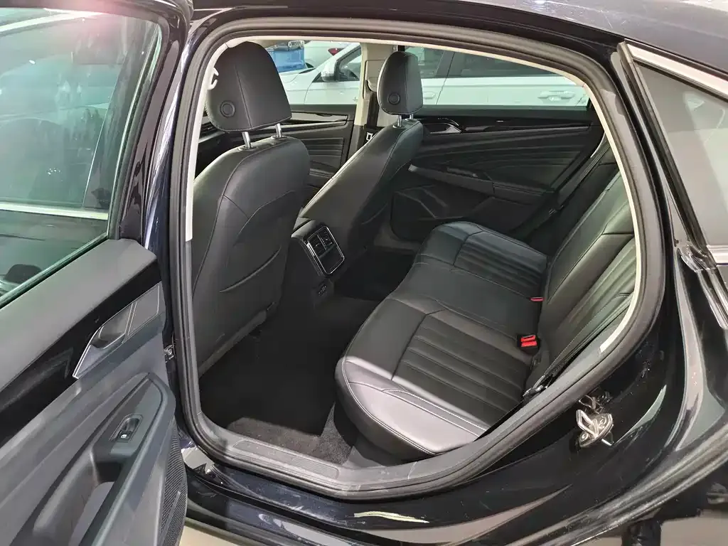 Volkswagen Passat — фото 9
