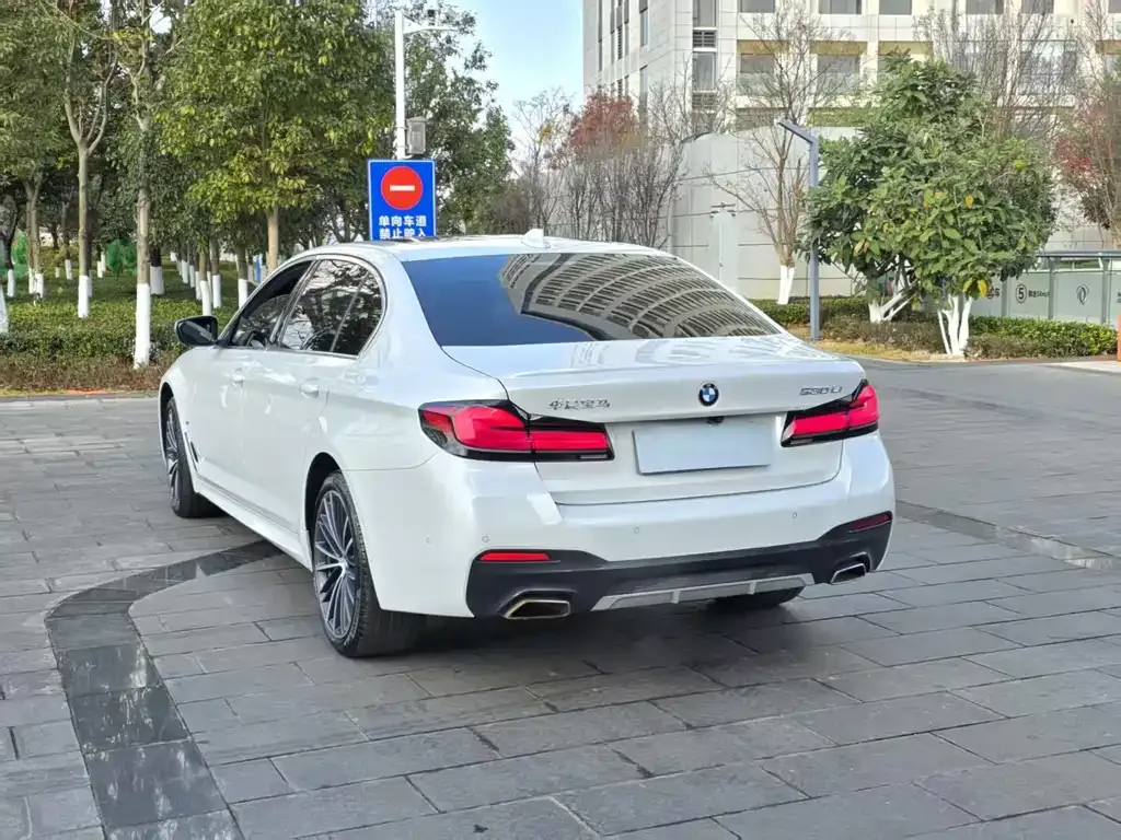 BMW 5 Series — фото 5