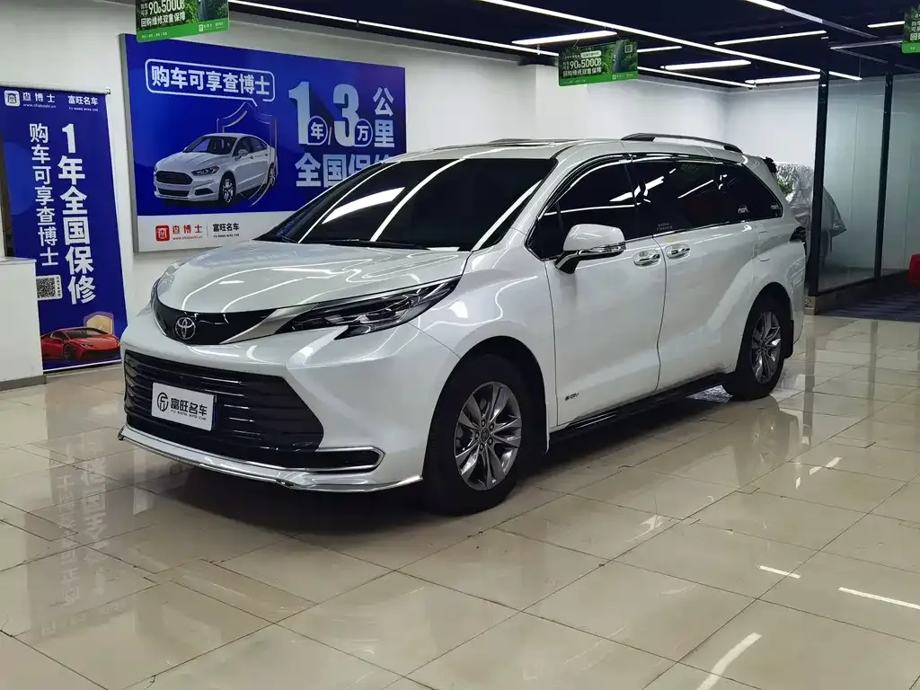 Toyota Sienna — фото 1