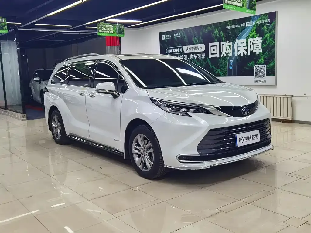 Toyota Sienna — фото 10