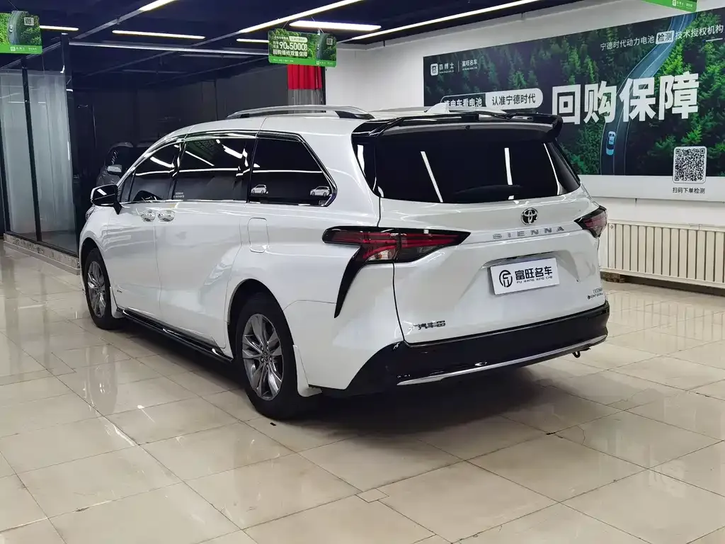 Toyota Sienna — фото 7