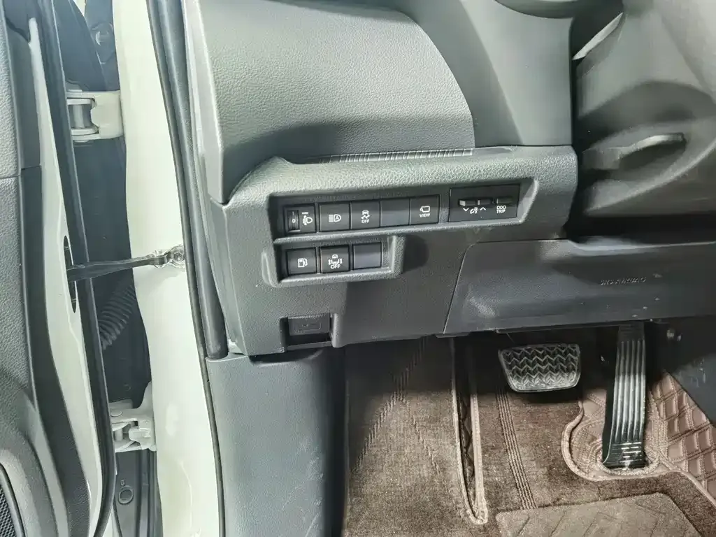 Toyota Sienna — фото 3