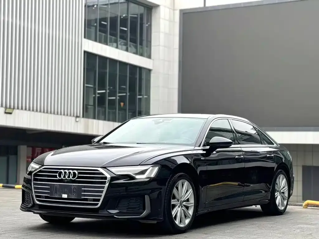 Audi A6L — фото 1