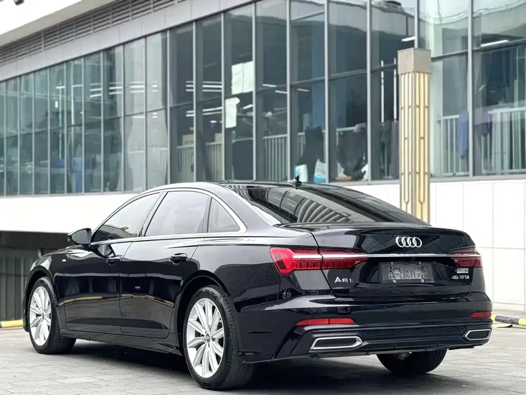Audi A6L — фото 9