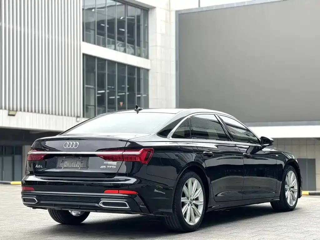 Audi A6L — фото 8