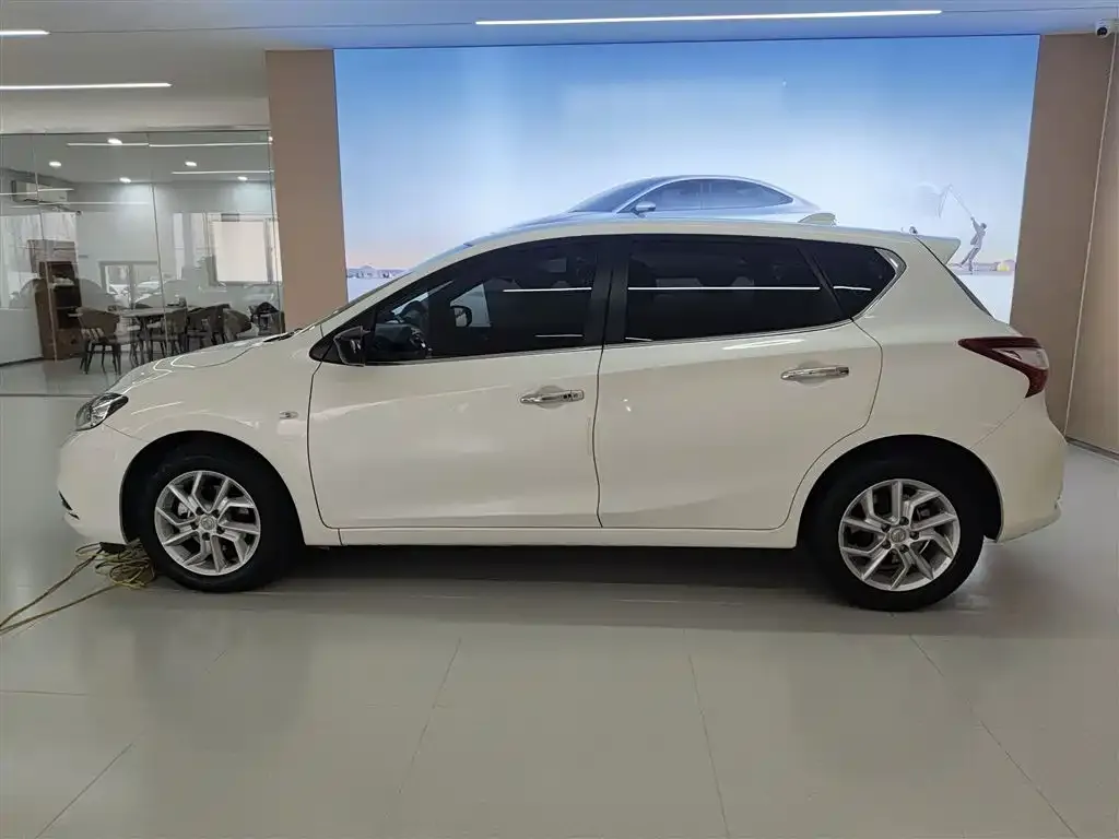 Nissan Tiida — фото 7