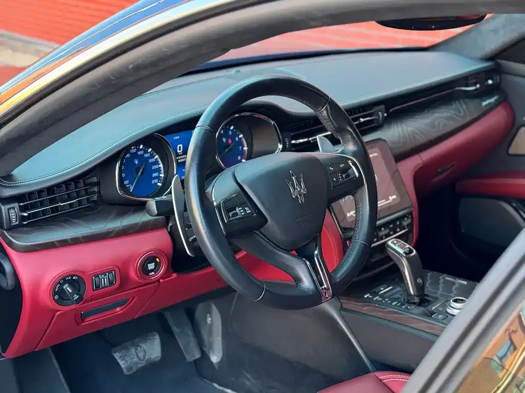Maserati Quattroporte — фото 2