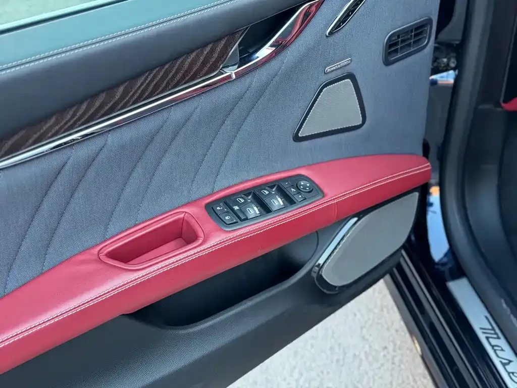 Maserati Quattroporte — фото 10