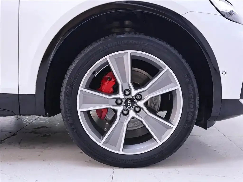 Audi Q5L Sportback — фото 10