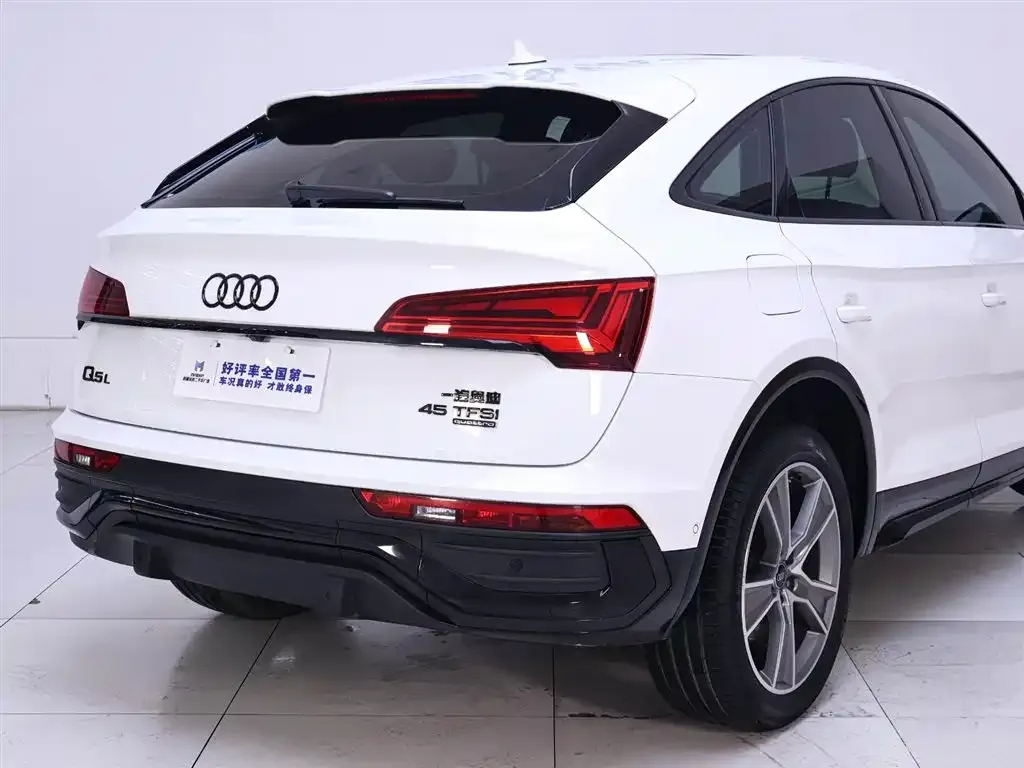 Audi Q5L Sportback — фото 5