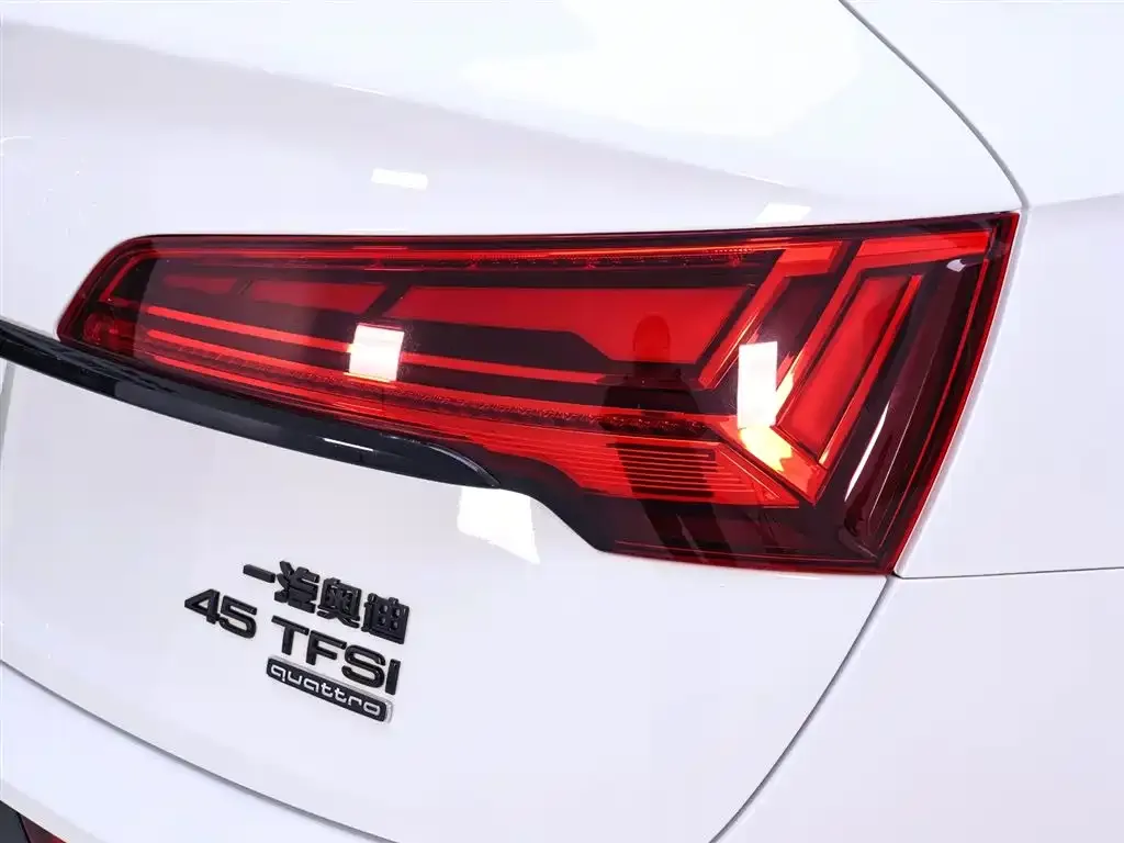 Audi Q5L Sportback — фото 6