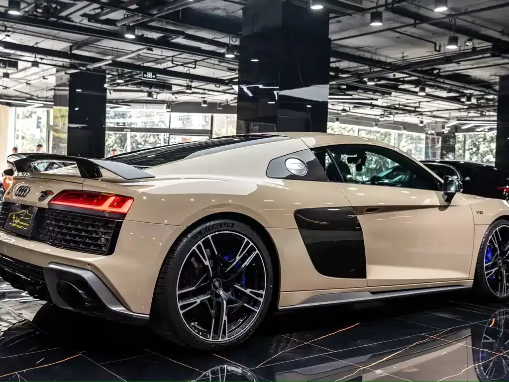 Audi R8 — фото 9
