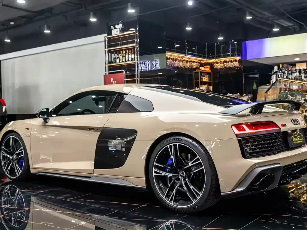 Audi R8 — фото 10