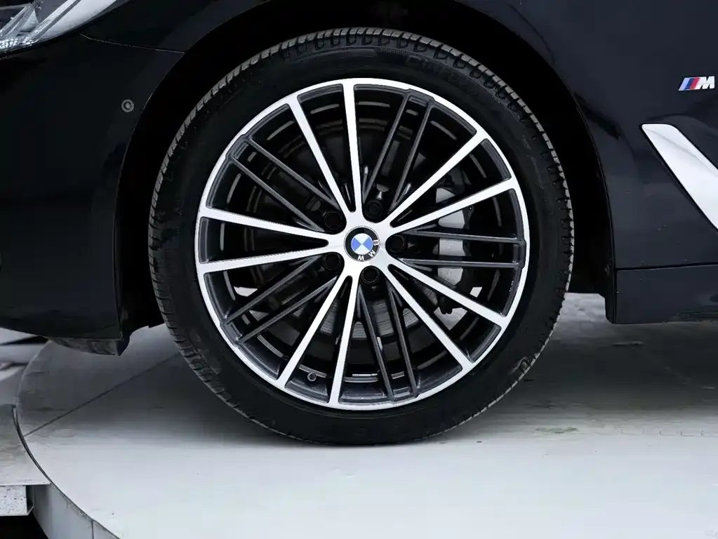 BMW 5 Series — фото 10