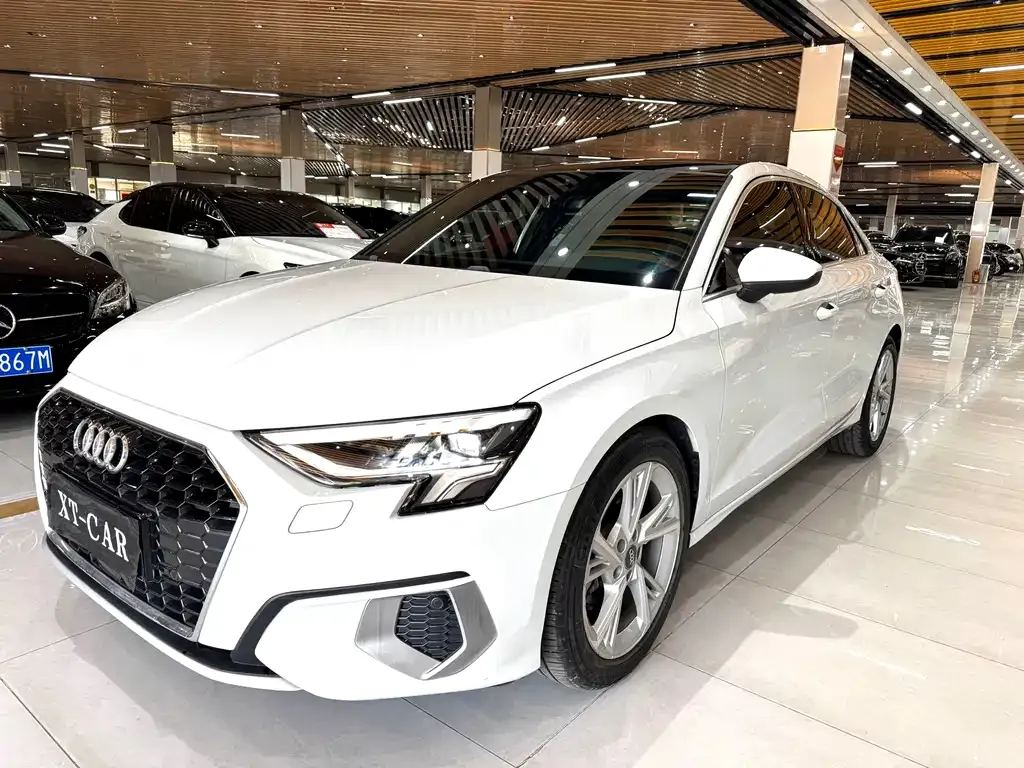 Audi A3 — фото 1