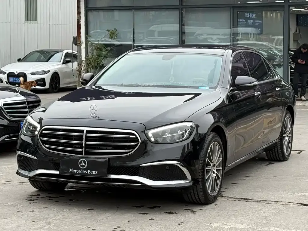 Mercedes-Benz E-Class — фото 1