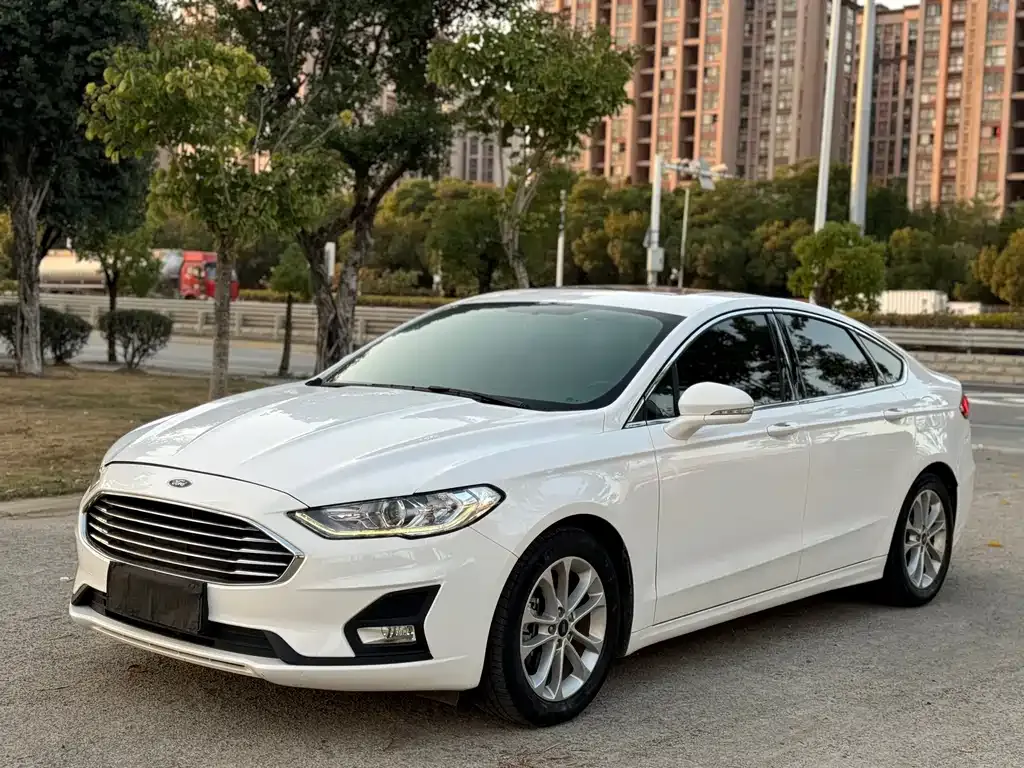 Ford Mondeo — фото 1